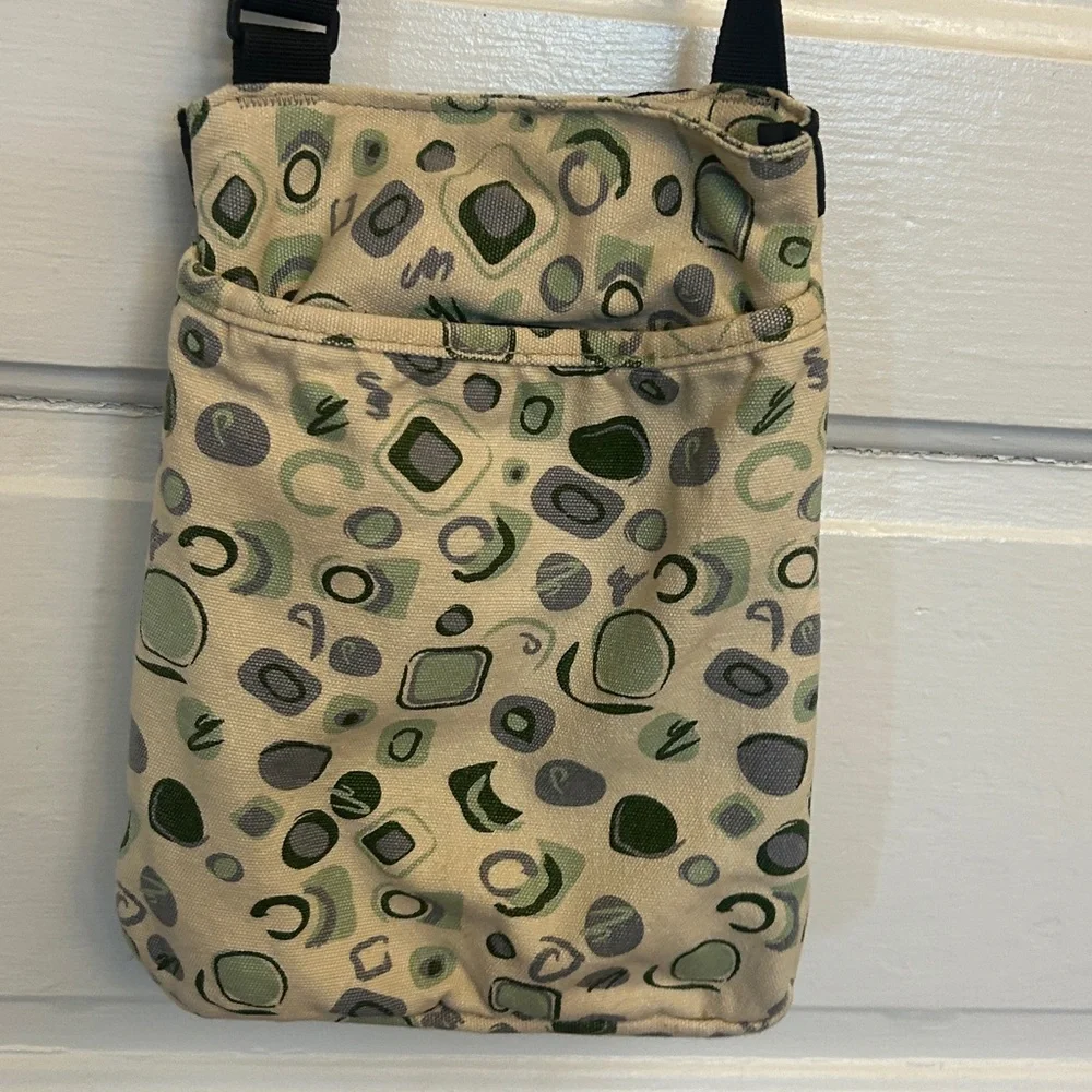 Vintage KAVU Women’s Cross Body Bag - Cream and Green Pattern - Picture 2 of 2